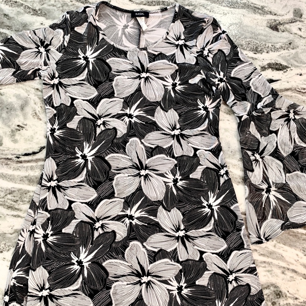 Knee-Length Flared Sleeve Floral Dress MSK (Large)